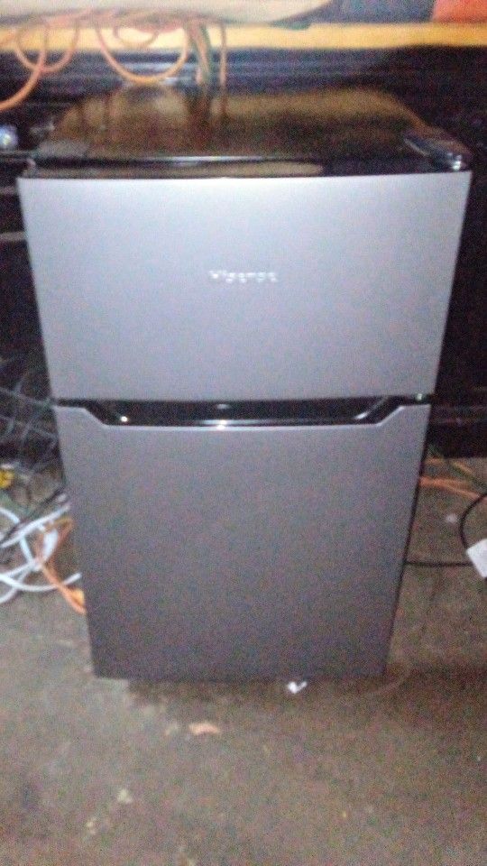Hisense Mini Refrigerator 