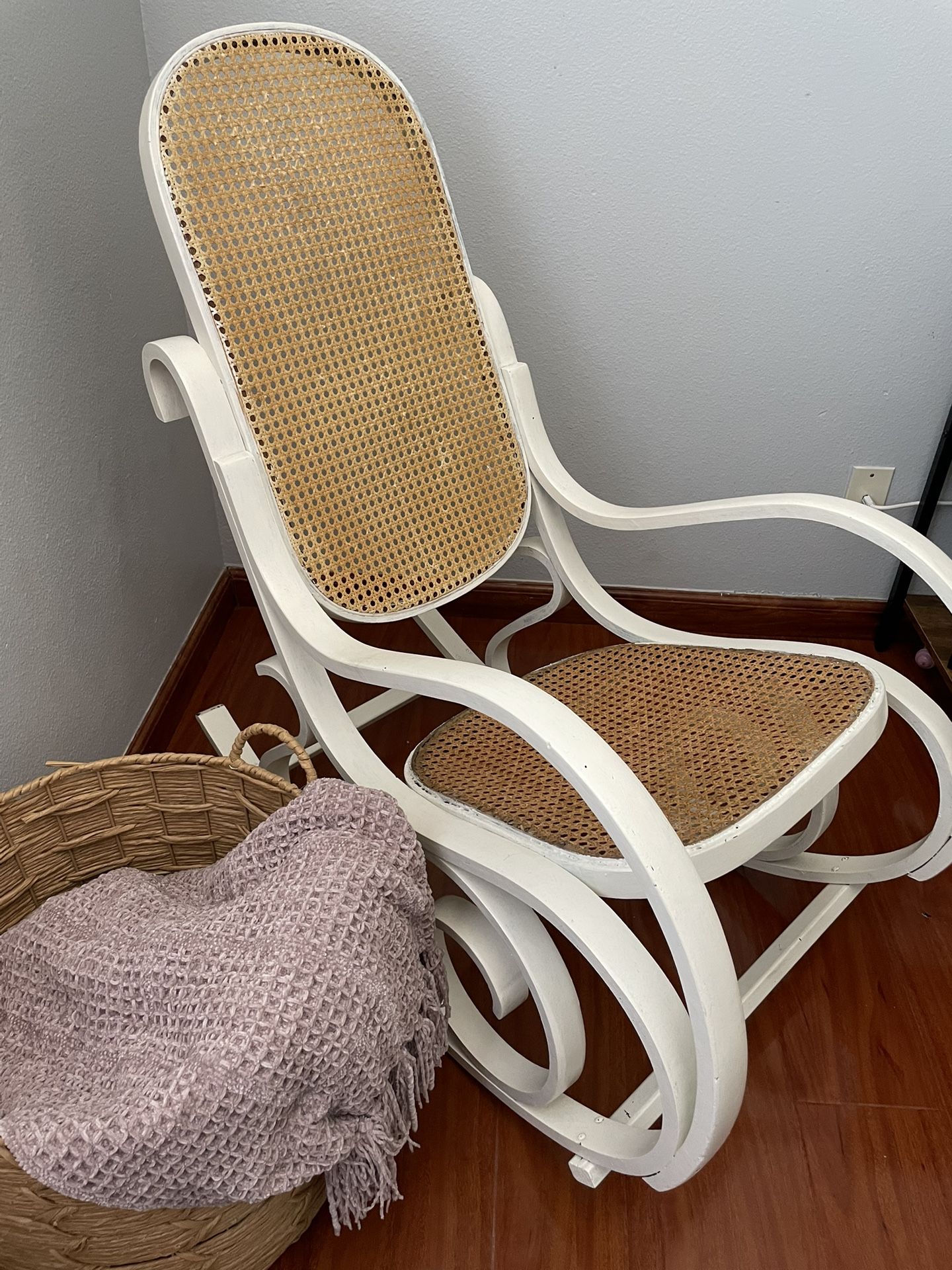  Rattan Solid Wood Rocking Chair