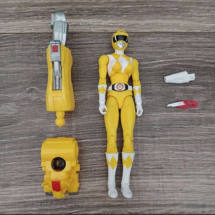 Power Rangers Legacy Collection MMPR 6-inch Yellow Ranger