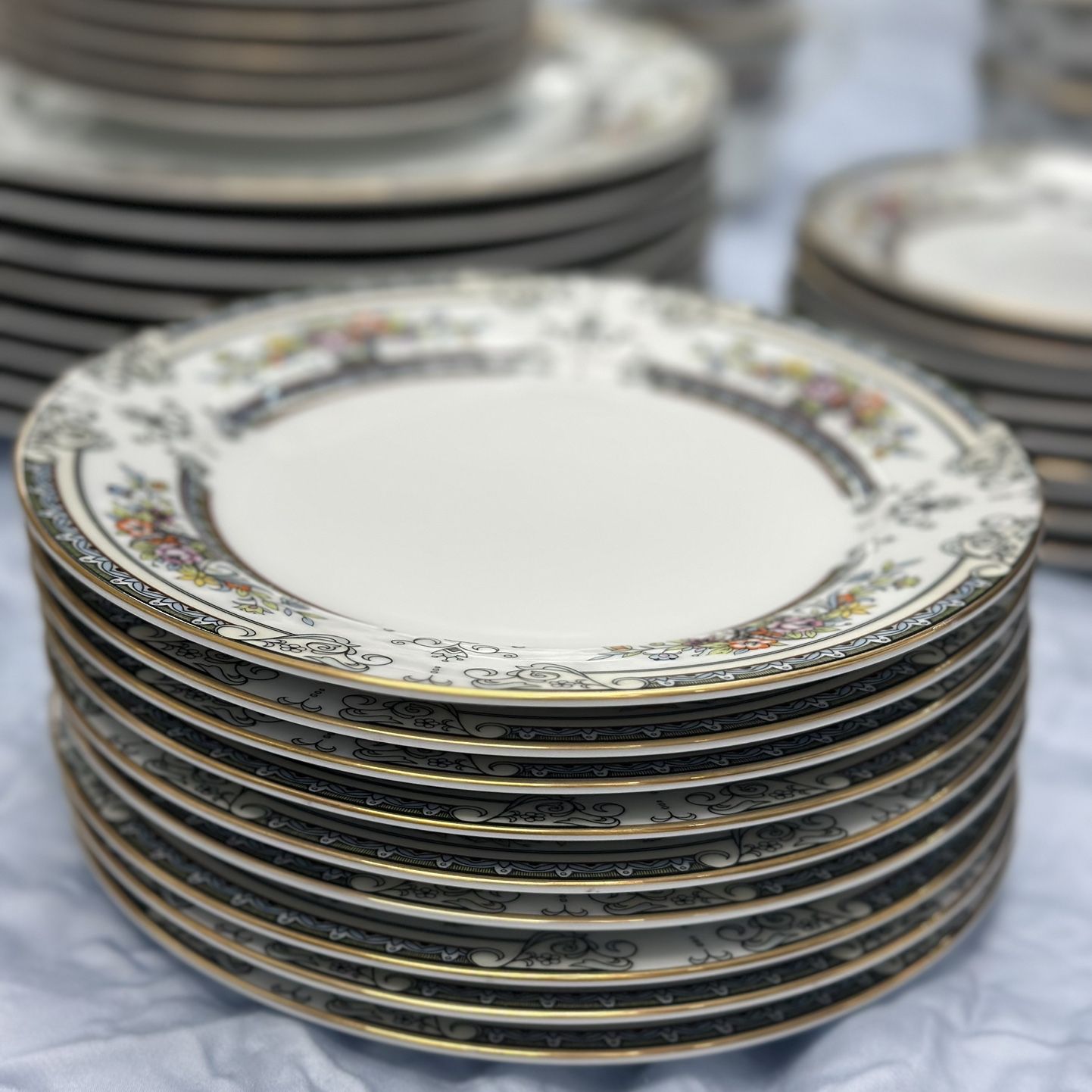 Mikasa Fine China Set L9015 (Discontinued) for Sale in Oviedo, FL