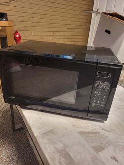 Insignia Microwave