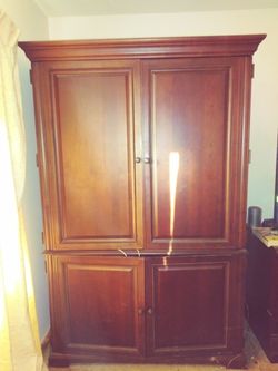 BEAUTIFUL!!!OFFICE DESK AND TV STAND