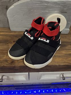 LeBron James Soldier Ten Red and Black Size 4Y