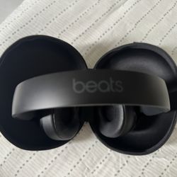 Beats A1881 Solo Pro, wireless, noise cancelling on-ear headphones