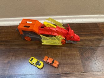 Hot Wheels City Dragon Launch Transporter-with one city car