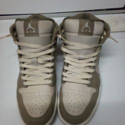 Jordan Air 1s Mid