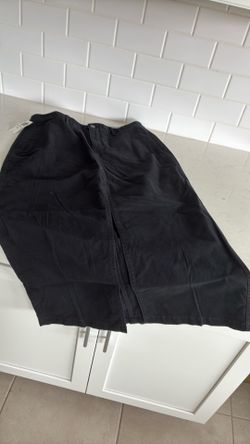 New black TNA skirt was slit up the front size 8