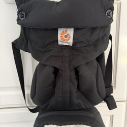 Black Ergo baby Carrier