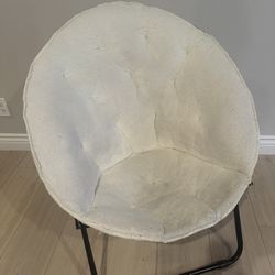 White saucer Chair 