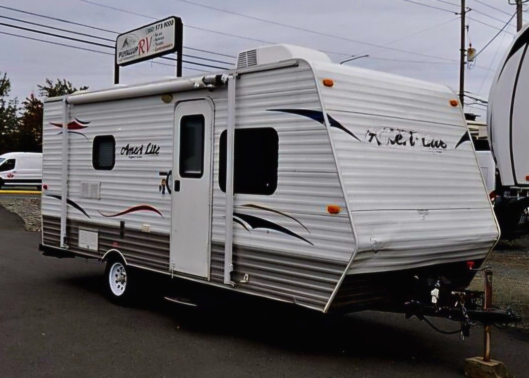 2013 Gulf Stream Ameri-lite 19BHC