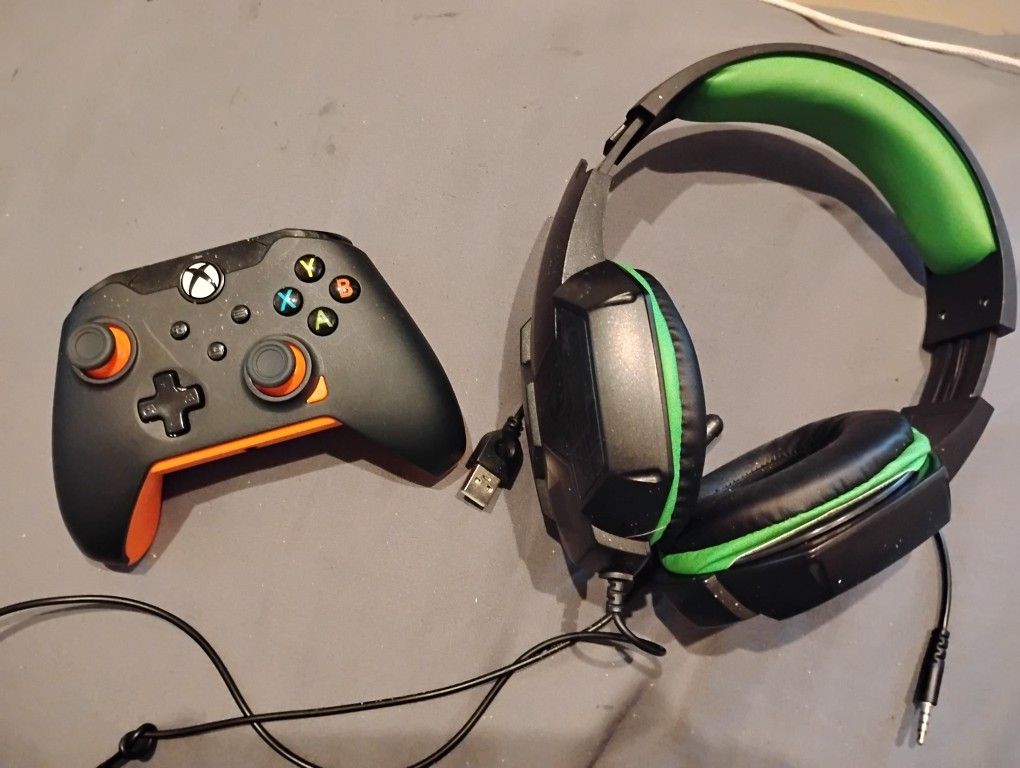 Xbox Wireless Controller And Headset 