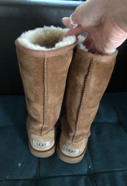Like New UGGS kids size 2