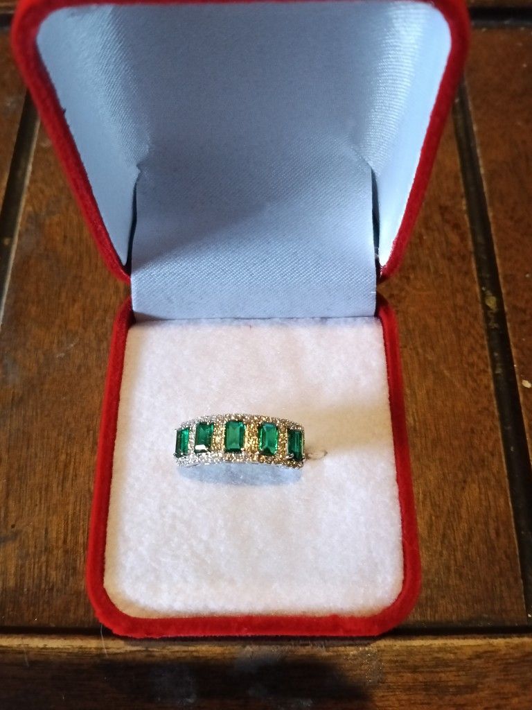 3.50 Ct Emerald And Diamond Ring