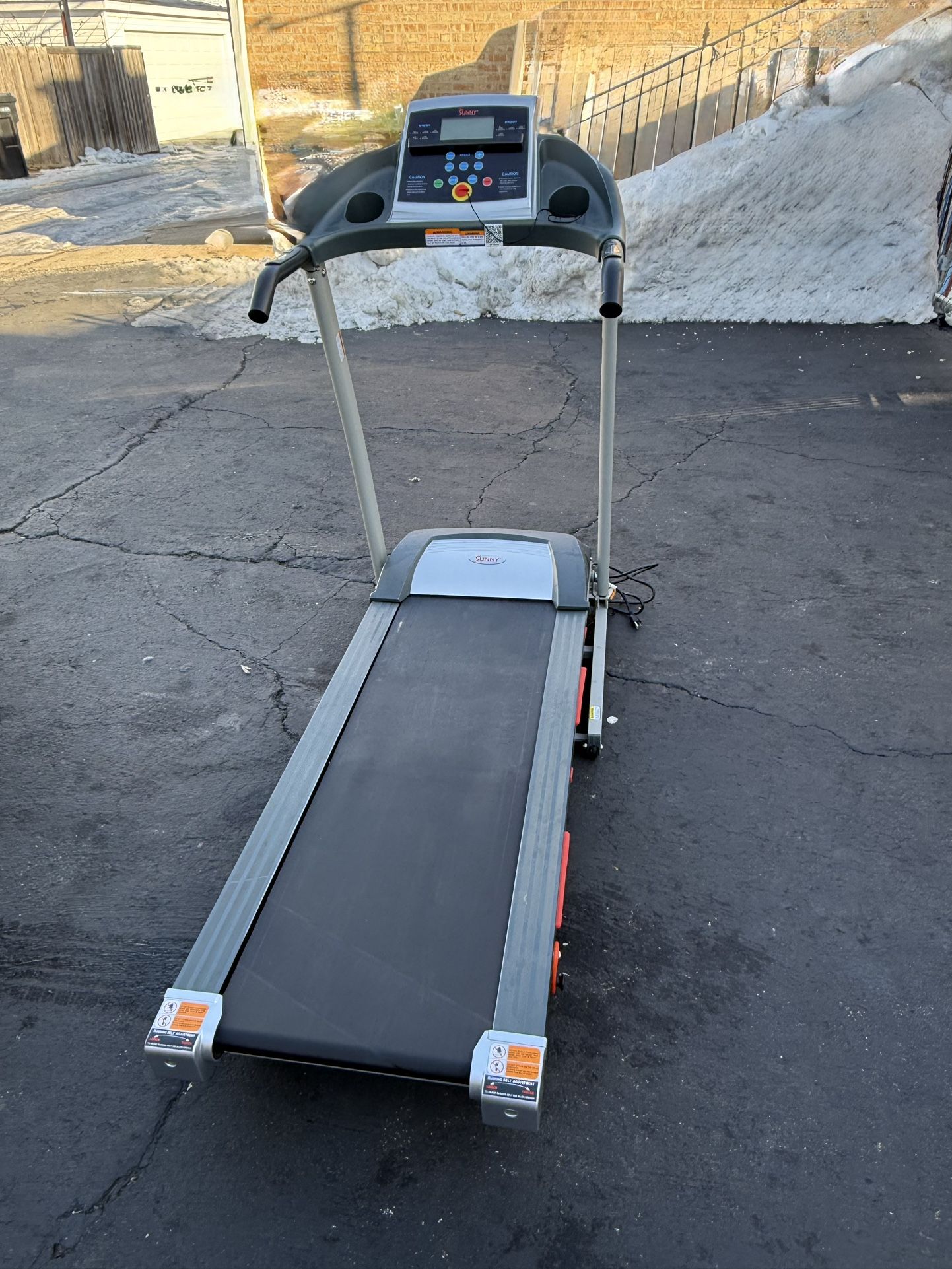 SUNNY TREADMILL IN EXCELLENT CONDITION. ONLY USE A FEW TIMES . CLEAN, NO SMOKING NO PETS HOME. $250.00 OR BEST OFFER.
