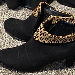 SUEDE LOW HEELED ANKLE BOOTS