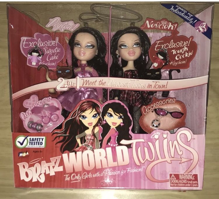 New in Box Bratz World Twins Peyton & Nevaeh Dolls 2 in 1 Exclusive Keychains