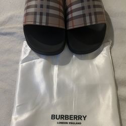 BURBERRY SLIDES AUTHENTIC