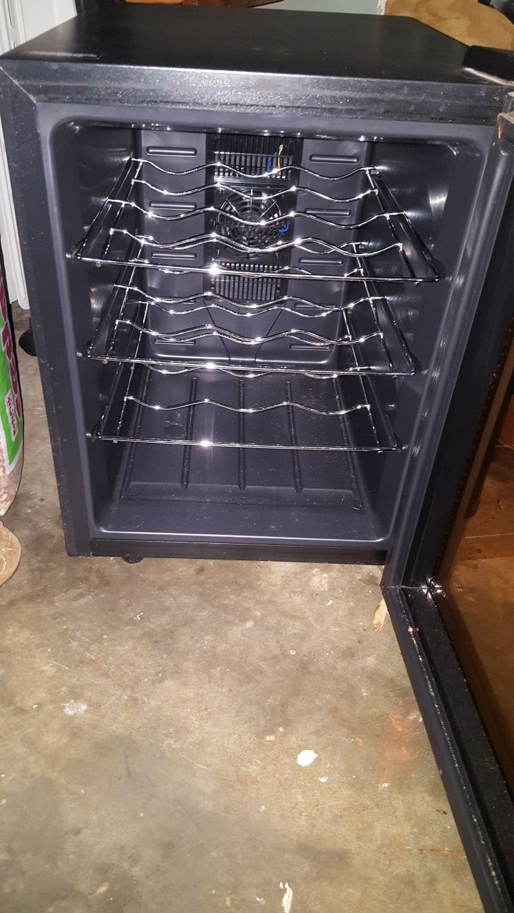 Emerson 12 bottle wine cooler for Sale in Fayetteville, GA OfferUp