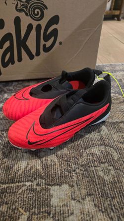 Nike phantom size 5Y