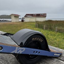 Onewheel XR 2020 – Like New, Low Miles, Full Accessory Package – $1.450 