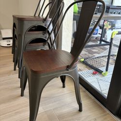 (4) Chairs And Table - Rustic/Farmhouse 