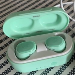 Nice  SKULL CANDY  Bluetooth EarBuds  Available 