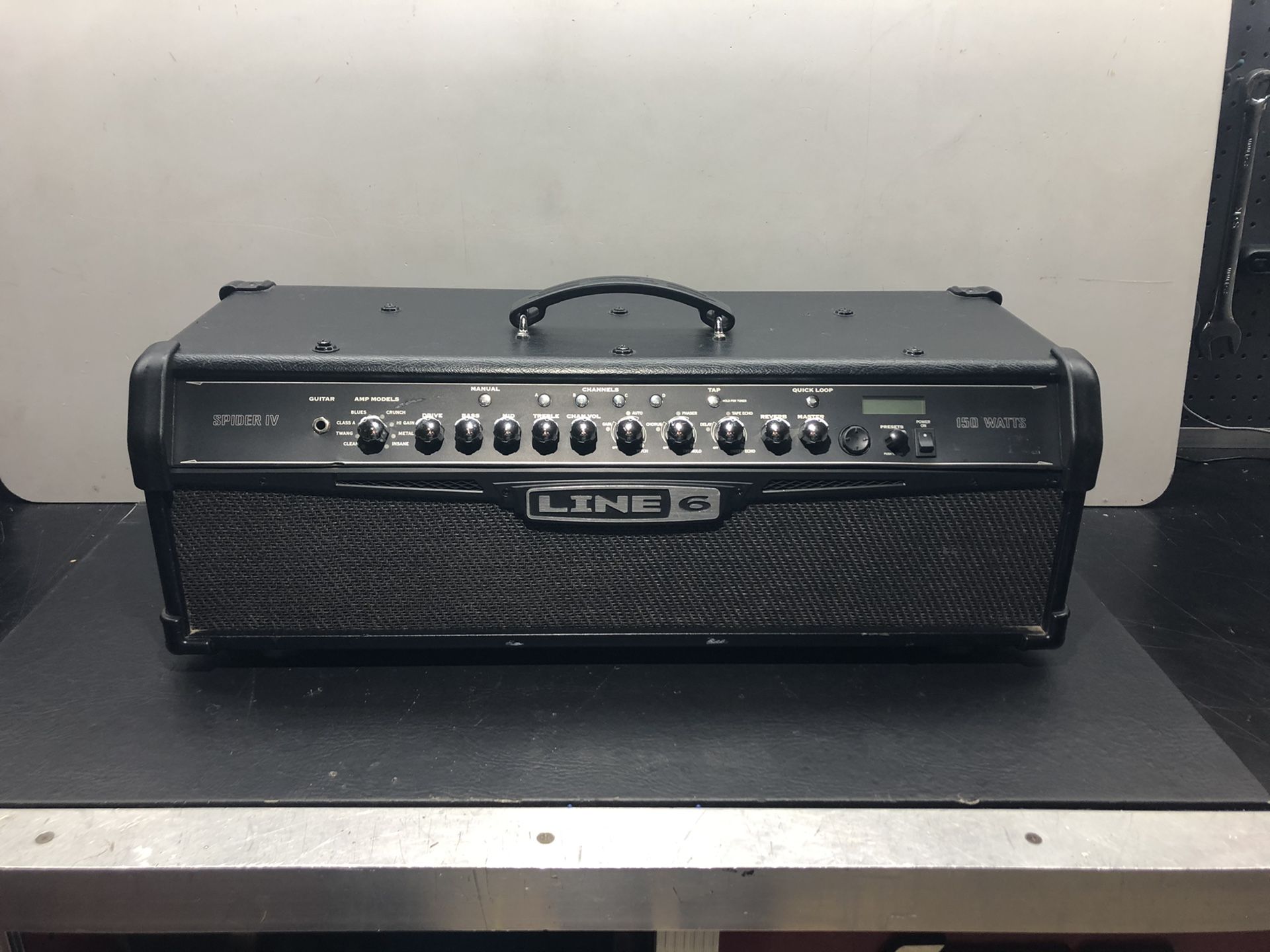 Line 6 Spider IV HD150 150 Watts Guitar Amp Amplifier Head. I don’t know how to use it so if you want to buy it bring your guitar to try it. Powers o