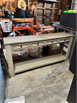 Hallway/Entryway grey Table