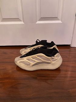 YEEZY 700