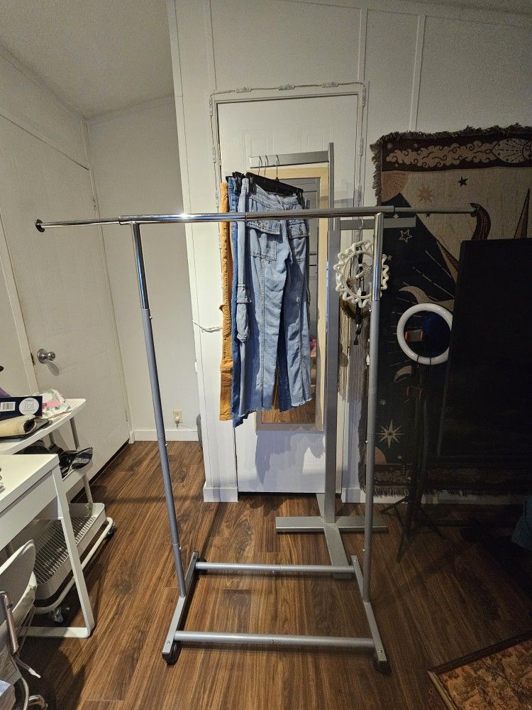 Standard Rod Garment Rack, Silver