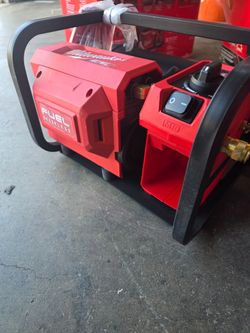 Milwaukee M18 FUEL Brushless Compact Quiet Compressor