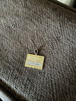 14k gold pendant