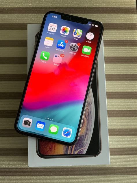 Iphone Xs Max Cracked Screen