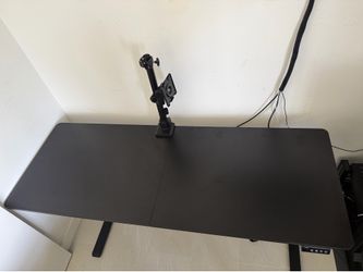 Sit and stand desk