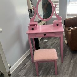 Vanity In Perfect Condition No Damage