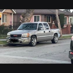 2005 GMC SIERRA 