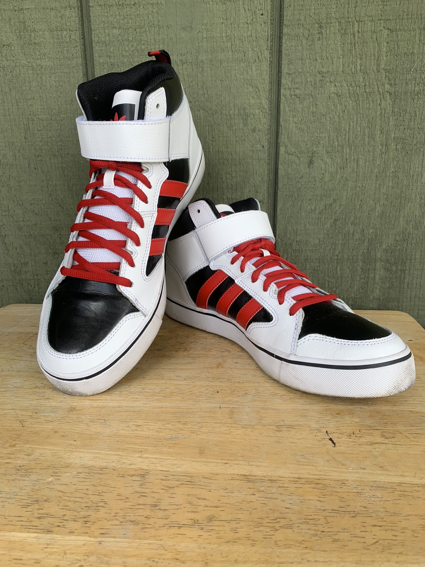 Andes steno Academie Rare Men's Size 9.5 Adidas Varial II Mid White/Black/Red Lace Up Athletic  Shoes for Sale in West Covina, CA - OfferUp