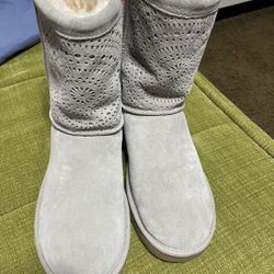 UGG BOOTS WOMENS Classic Short Size 11