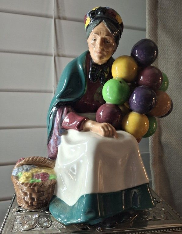 1929 Royal Doulton 'The Old Balloon Seller'