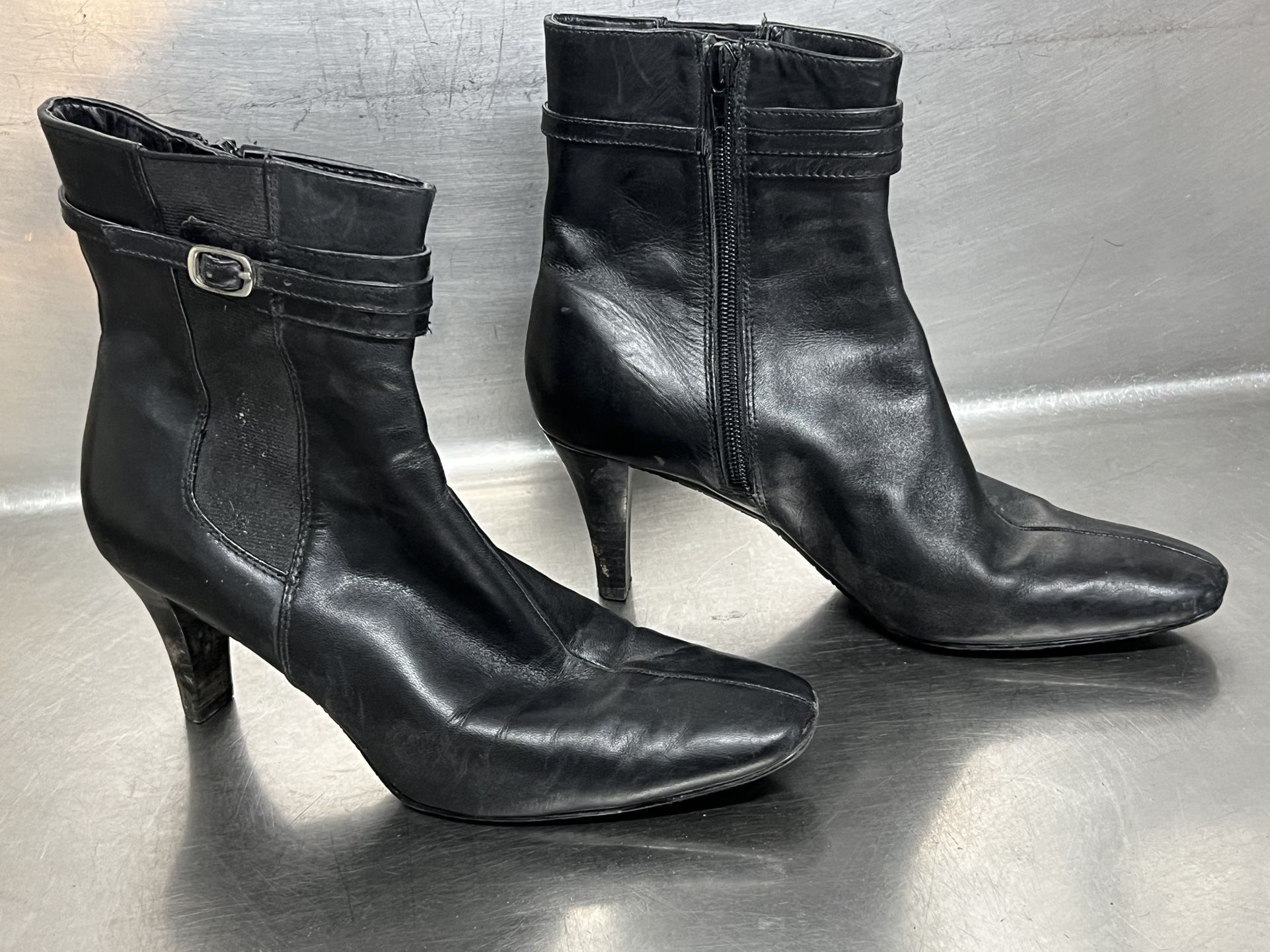 Nine West Medleyo Black Leather Ankle Boot - Size 7 1/2 - GUC