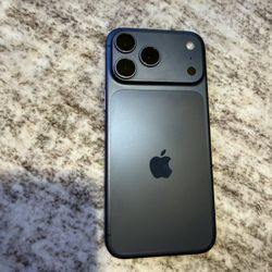 Selling iPhone 17 Pro Max 256GB Price Firm Any Carrier Unlocked or International Perfect Condition has Apple Warranty 100% Battery 