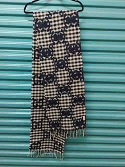 Gucci GG wool jacquard scarf in a navy and beige plaid pattern