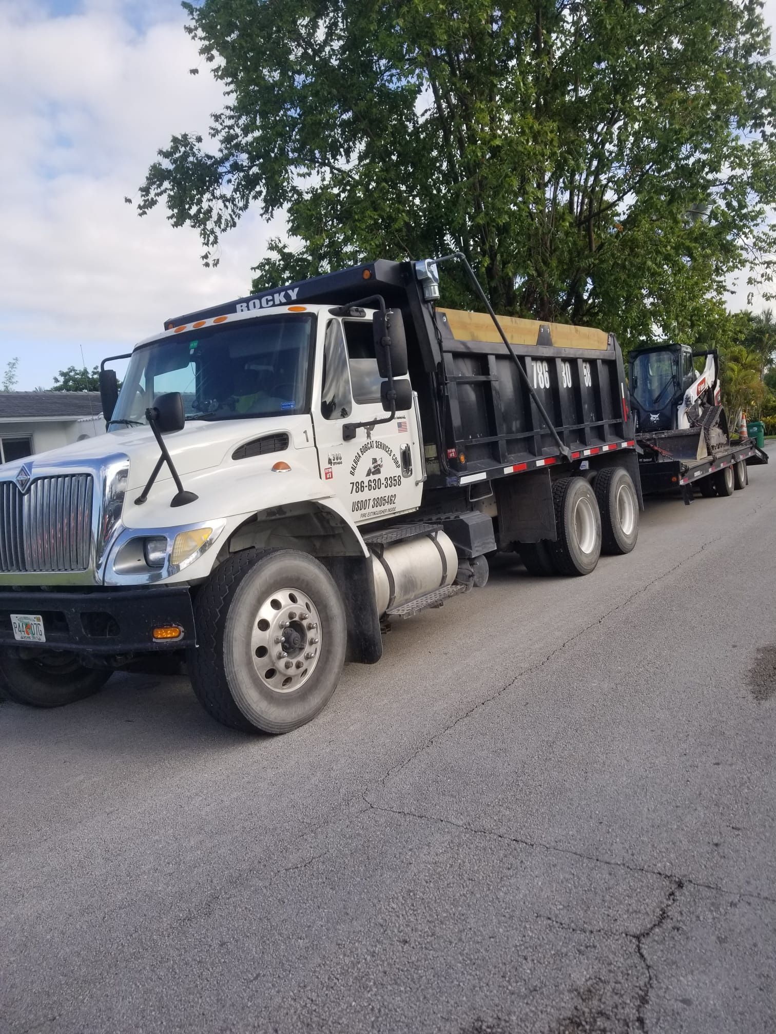 Bobcat Y Camion