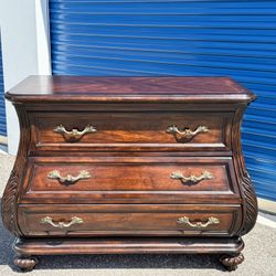 HOOKER FURNITURE SEVEN SEAS BOMBE CHEST OF DRAWERS CHUBBY DRESSER