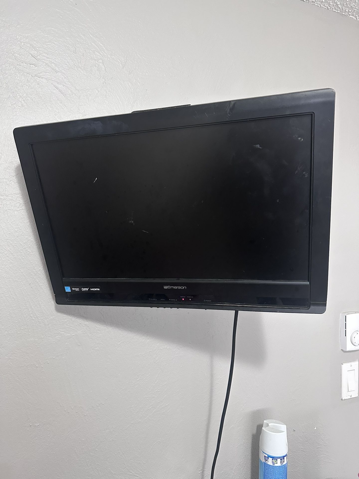 Tv And Mount 28-32in