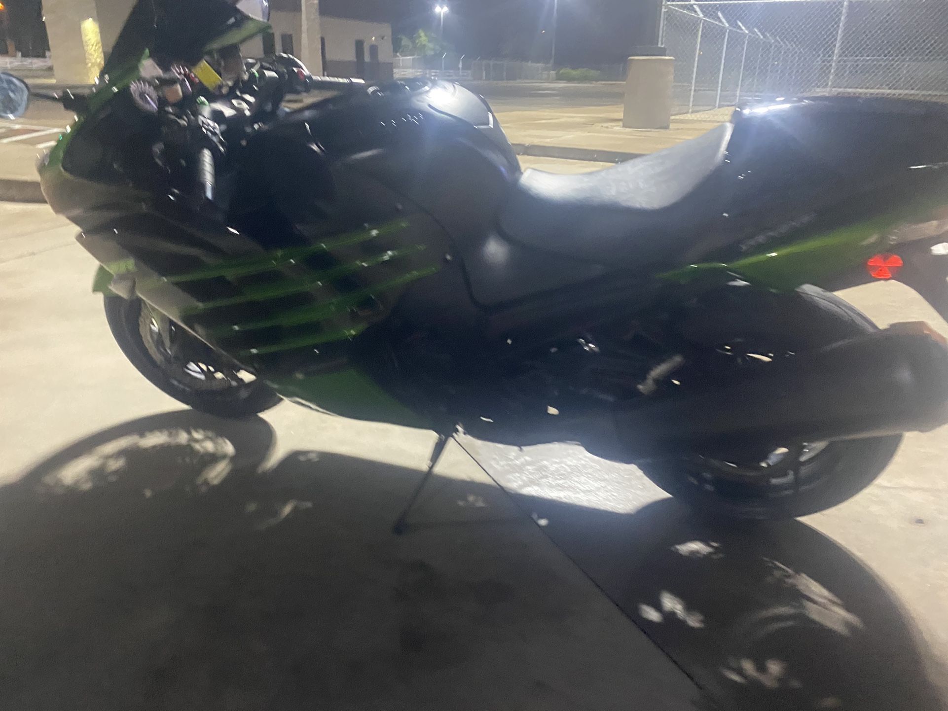 2015 Kawasaki Zx14 ( Only 1488 Miles )