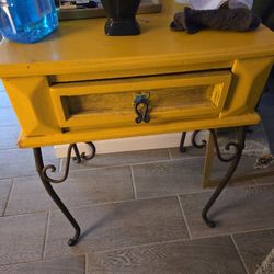 Free Little Side Table