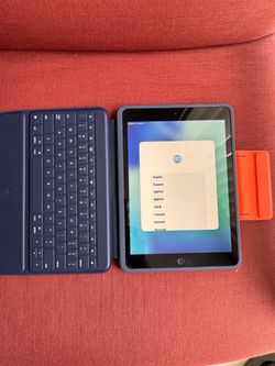 Apple iPad 9  with Keyboard . Case Apple iPad by 9  with Keyboard Case.128gb.  Good condition