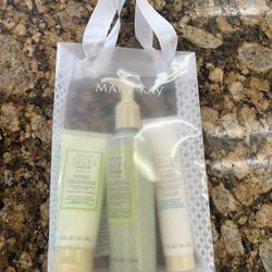 Mary Kay Satin Hands Gift Set