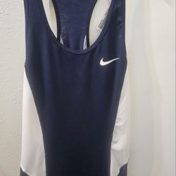 NIKE Workout Shirt Size Medium 